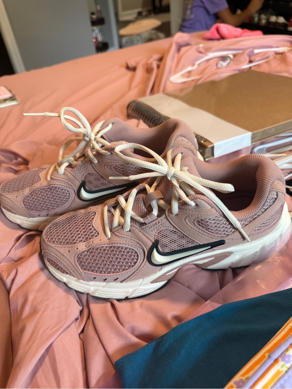 Nike Mauve/Pink Mesh Athletic Sneakers